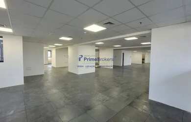 Imagem: O depósito possui 5 Vagas na garagem, 397m² de Área e está