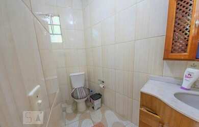 Imagem: A casa possui 2 Dormitórios, 1 Banheiro, 1 Vaga na garagem