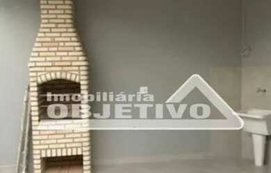 Imagem: A casa possui 3 Dormitórios, 2 Banheiros, 3 Vagas na garagem