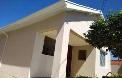 Imagem: A casa possui 2 Dormitórios, 1 Banheiro, 4 Vagas na garagem