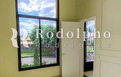 Imagem: A casa em condomínio possui 3 Dormitórios, 5 Banheiros e 744m²