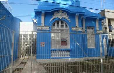 Imagem: A casa possui 5 Dormitórios, 5 Banheiros, 2 Vagas na garagem