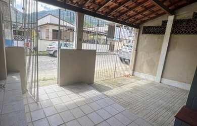 Imagem 5: Laurinho Imóveis vende casa no centro de Muriqui, Mangaratiba