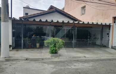 Imagem: A casa possui 3 Dormitórios, 3 Banheiros, 2 Vagas na garagem