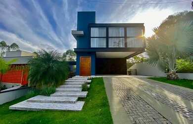 Imagem: A casa em condomínio possui 3 Dormitórios, 3 Banheiros, 4