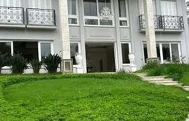 Imagem: A casa em condomínio possui 4 Dormitórios, 5 Banheiros, 5