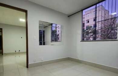 Imagem: O apartamento possui 3 Dormitórios, 1 Banheiro, 5 Vagas na