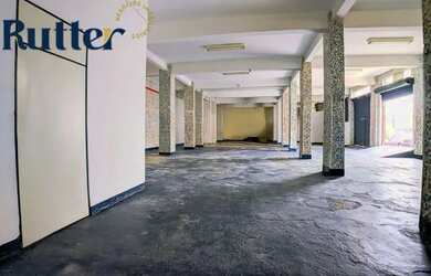 Imagem: O depósito possui 1 Vaga na garagem, 330m² de Área e está