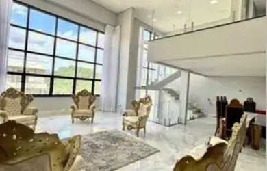 Imagem: A casa à venda possui 4 Dormitórios, 5 Banheiros, 5 Vagas