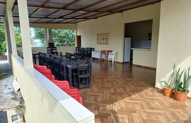 Imagem: A casa possui 2 Dormitórios, 2 Banheiros, 2 Vagas na garagem