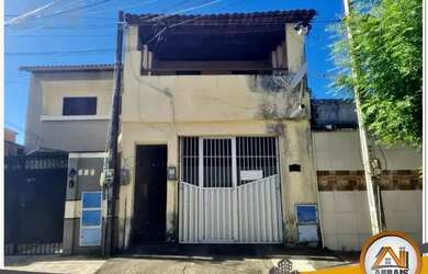 Imagem: A casa possui 4 Dormitórios, 4 Banheiros, 2 Vagas na garagem