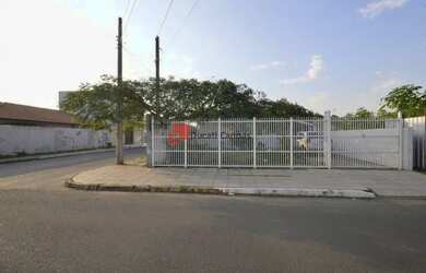 Imagem: A casa possui 3 Dormitórios, 1 Banheiro, 3 Vagas na garagem