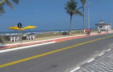 Imagem: A casa possui 2 Dormitórios, 2 Vagas na garagem e está localizado