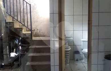 Imagem: A casa possui 3 Dormitórios, 4 Banheiros, 1 Vaga na garagem