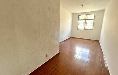 Imagem: O apartamento possui 3 Dormitórios, 1 Banheiro, 1 Vaga na garagem