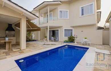 Imagem: A casa em condomínio possui 4 Dormitórios, 4 Banheiros, 4