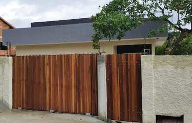 Imagem: A casa possui 2 Dormitórios, 1 Banheiro, 1 Vaga na garagem