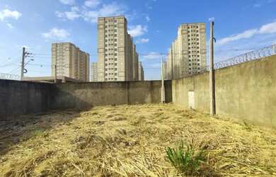 Imagem: O terreno possui 701m² de Área e está localizado em Zona