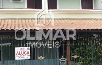 Imagem: A casa possui 3 Dormitórios, 3 Banheiros, 3 Vagas na garagem