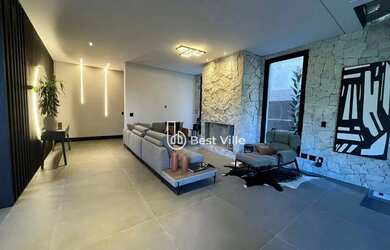 Imagem: A casa em condomínio possui 5 Dormitórios, 5 Banheiros, 4