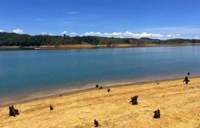 Imagem: O terreno à venda possui e está localizado em Centro, Nazaré