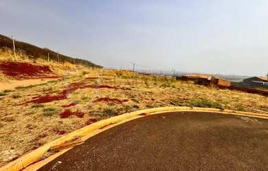 Imagem: O terreno possui 358m² de Área, Imóvel novo e está localizado