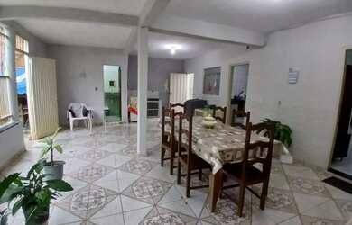 Imagem: A casa possui 5 Dormitórios, 4 Banheiros, 2 Vagas na garagem