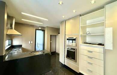 Imagem: O apartamento possui 4 Dormitórios, 3 Banheiros, 2 Vagas na