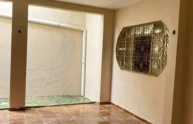 Imagem: A casa possui 3 Dormitórios, 3 Banheiros, 4 Vagas na garagem