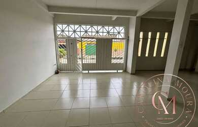 Imagem: A casa possui 4 Dormitórios, 3 Banheiros, 1 Vaga na garagem