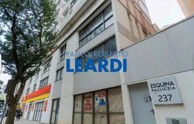 Imagem: O depósito possui 5 Vagas na garagem e 416m² de Área e está