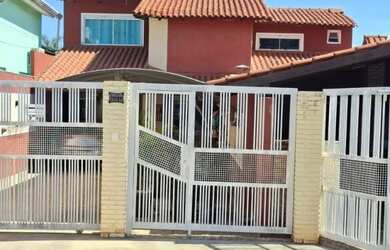 Imagem: A casa em condomínio possui 4 Dormitórios, 3 Banheiros, 4