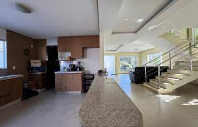 Imagem 6: Excepcional sobrado no Portal do Sol 1, em frente à Praça