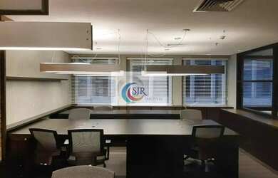 Imagem: O depósito possui 3 Vagas na garagem, 163m² de Área e está