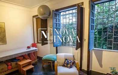 Imagem: A casa possui 5 Dormitórios, 3 Banheiros, 1 Vaga na garagem