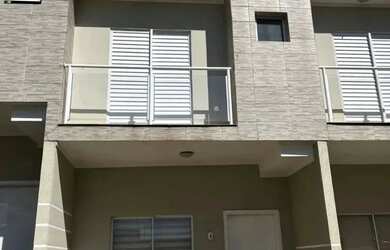 Imagem: A casa em condomínio possui 2 Dormitórios, 3 Banheiros, 2