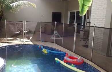 Imagem: A casa em condomínio possui 3 Dormitórios, 3 Banheiros, 4