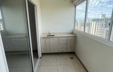 Imagem: O apartamento possui 1 Dormitório, 1 Banheiro, 1 Vaga na garagem