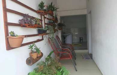 Imagem: A casa possui 3 Dormitórios, 2 Banheiros, 5 Vagas na garagem