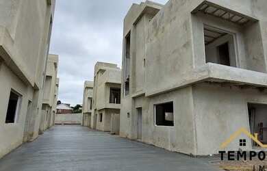 Imagem: A casa possui 3 Dormitórios, 3 Banheiros, 2 Vagas na garagem