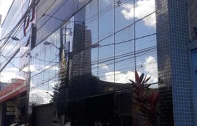 Imagem: O depósito possui 5 Vagas na garagem e 600m² de Área e está