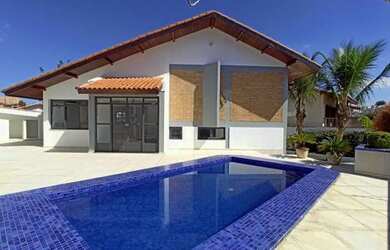 Imagem: A casa possui 3 Dormitórios, 2 Banheiros, 3 Vagas na garagem