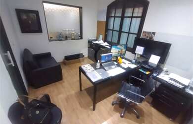 Imagem: A casa possui 2 Dormitórios, 2 Banheiros, 3 Vagas na garagem