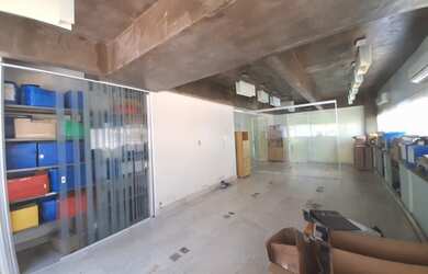 Imagem: O depósito possui 1 Vaga na garagem, 100m² de Área e está