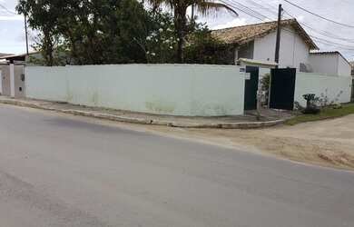 Imagem: A casa possui 3 Dormitórios, 1 Banheiro, 4 Vagas na garagem