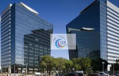 Imagem: O depósito possui 5 Vagas na garagem, 823m² de Área e está