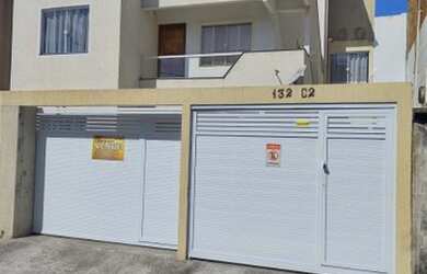 Imagem: A casa possui 2 Dormitórios, 1 Banheiro, 2 Vagas na garagem