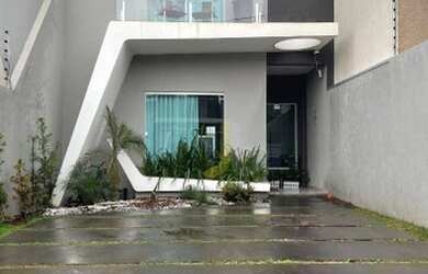 Imagem: A casa possui 3 Dormitórios, 1 Banheiro, 4 Vagas na garagem