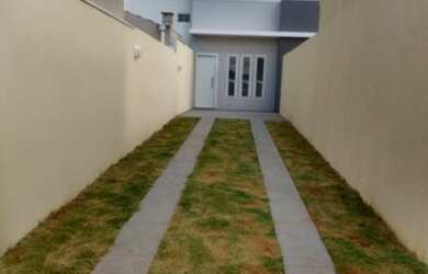 Imagem: A casa possui 2 Dormitórios, 1 Banheiro, 1 Vaga na garagem