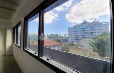 Imagem: O depósito possui 1 Vaga na garagem e 53m² de Área e está